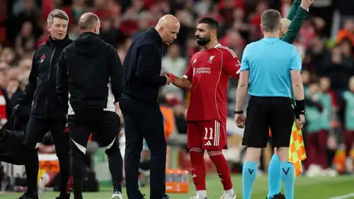 لحظة تبديل محمد صلاح أمام غلطة سراي