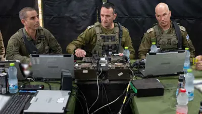 رئيس الأركان خلال اجتماع أمني مع قادته