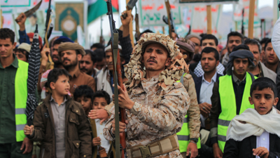 عنصر مسلح يتبع ميليشيا الحوثي