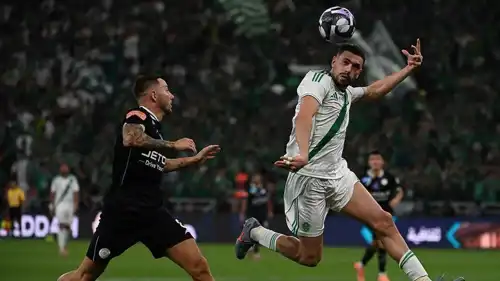 من مباراة الأهلي والشباب في دوري روشن