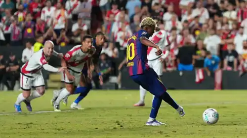 لامين يامال نجم برشلونة في مباراة رايو فاييكانو