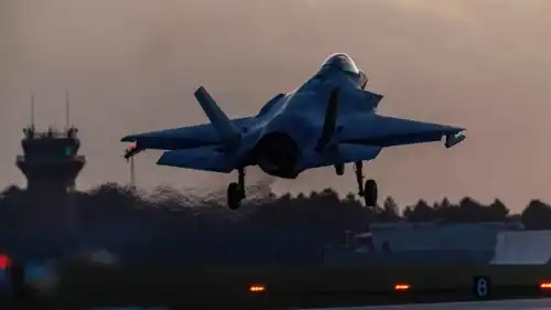 مقاتلة إسرائيلية تنطلق لشن غارة على إيران