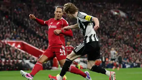 مباراة ليفربول ونيوكاسل يونايتد في الدوري الإنجليزي