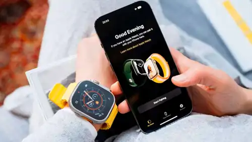 ساعة "أبل" مع هاتف يعمل بنظام "أندرويد"