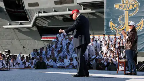 ترامب يرقص خلال الاحتفال