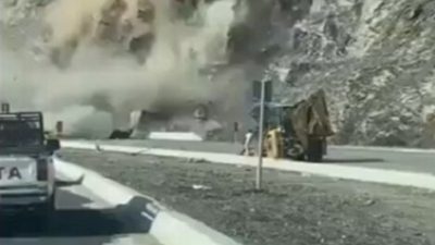 الانهيار الصخري بحسب الفيديو المتداول