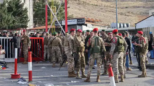 قوات لبنانية عند معبر حدودي مع سوريا