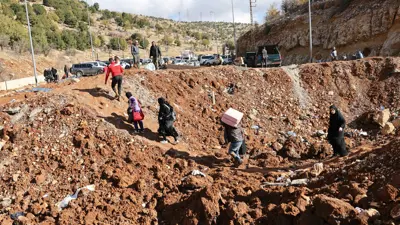 لبنانيون ينزحون من بيوتهم خوفا من الغارات الإسرائيلية