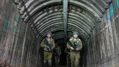 جنود إسرائيليون في إحد الأنفاق بغزة