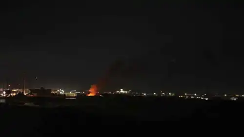 نيران متصاعدة إثر هجوم بمسيرة في محيط مطار بغداد