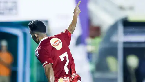 احتفال تريزيغيه بعد هدفه في شباك إنبي