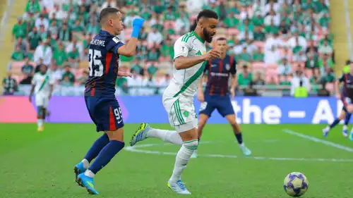 علي مجرشي خلال مباراة الأهلي ضد جوهور