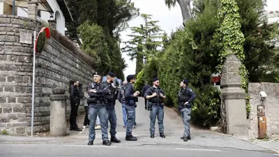 محيط السفارة العمانية في روما