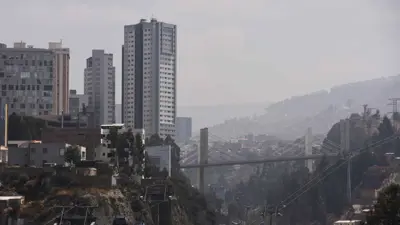 دخان يغطي سماء مدينة لاباز بسبب حرائق الغابات