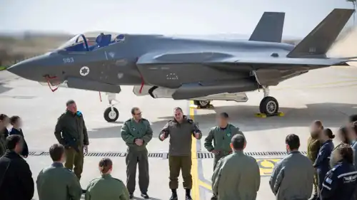 خلال زيارة زامير إلى قاعدة "نيفاتيم" الجوية