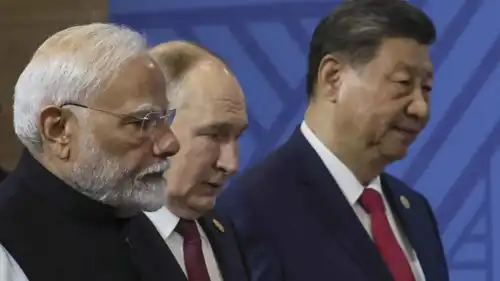 رئيس الوزراء الهندي والرئيس الروسي والرئيس الصيني 