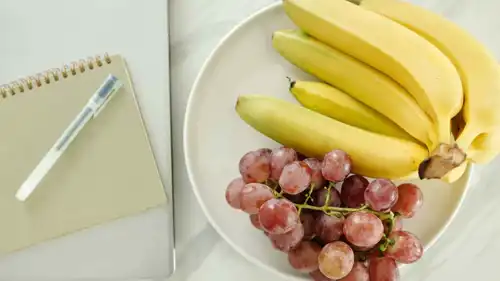 الموز والعنب