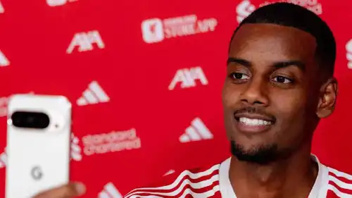 ألكسندر إيزاك نجم ليفربول الإنجليزي