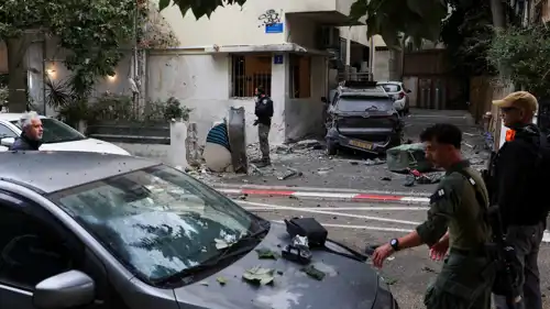 موقع في تل أبيب متضرر بعد إطلاق إيران صواريخ باتجاه إسرائيل