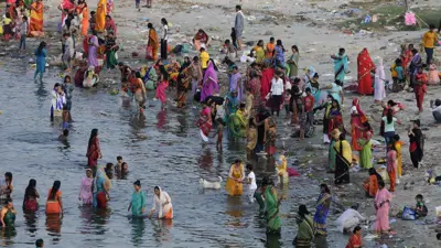 هندوسيات يحتفلن بجيفيتبوتريكا فرات في نويدا عام 2020