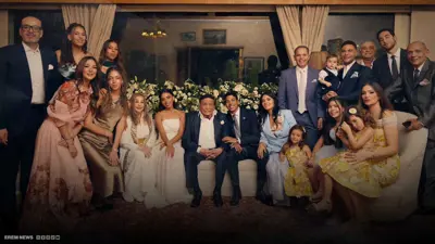 عادل إمام مع عائلته