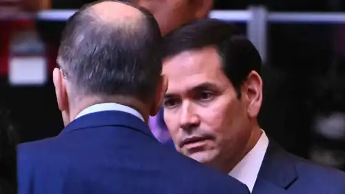 وزيرا الخارجية الأمريكي ماركو روبيو ونظيره الروسي سيرغي لافروف