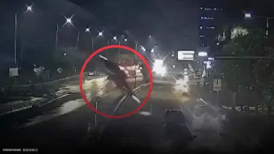 اتبع خرائط غوغل فطار مع سيارته في الجو.. نجاة إندونيسي بأعجوبة