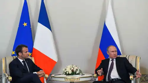 فلاديمير بوتين وإيمانويل ماكرون