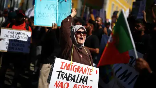 مهاجرون يحتجون أمام البرلمان البرتغالي للحصول على حقوقهم