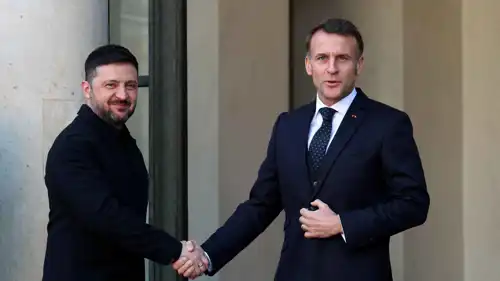 الرئيسان الفرنسي والأوكراني قبيل قمة الحلفاء في باريس