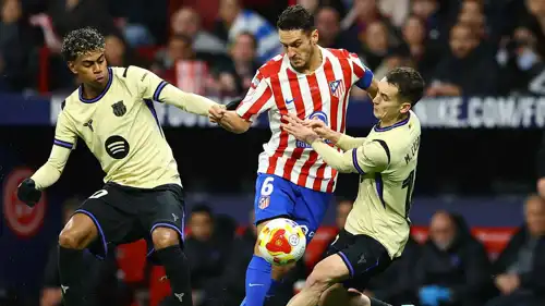 من مباراة برشلونة وأتلتيكو مدريد