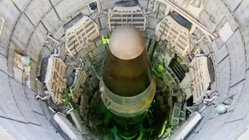 صاروخ نووي جاهز للإطلاق