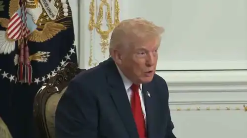 ترامب خلال إعلان وفاة المجندة سارة