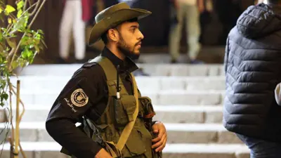 عنصر من الأمن السوري