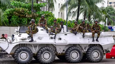 قوات الجيش تنتشر في دكا