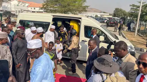 من عملية تسليم المختطفين