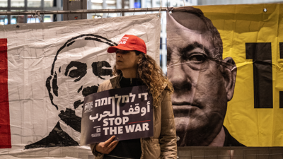 متظاهرة في تل أبيب تطالب بوقف الحرب