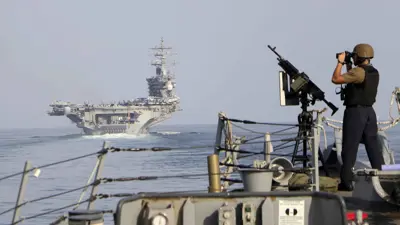 حاملة الطائرات الأمريكية أيزنهاور تعبر مضيق هرمز