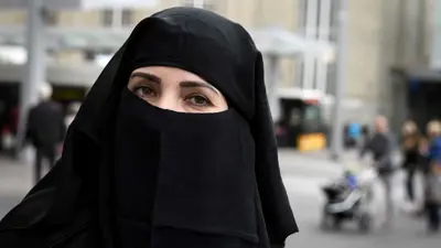 امرأة ترتدي النقاب