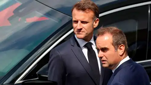 ماكرون ورئيس الوزراء المستقيل سيباستيان لوكورنو 