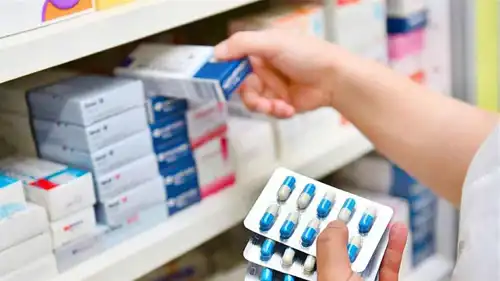 صيدلية في لبنان