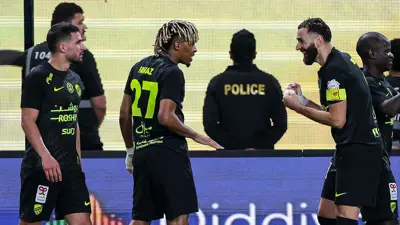 لاعبو الاتحاد يحتفلون بالفوز على النصر