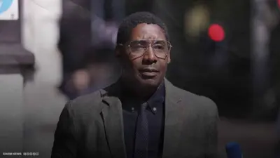 لوحات فنية تسجن خبيراً بريطانياً