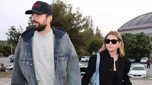 بيكيه وصديقته كلارا تشيا