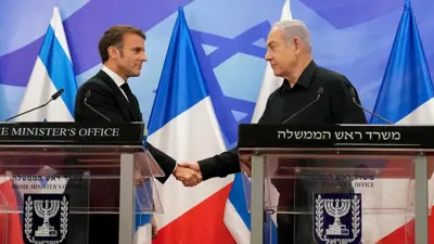 إيمانويل ماكرون خلال لقاء سابق مع بنيامين نتنياهو