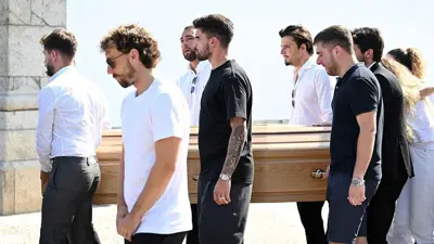 نيفيز يحمل نعش ديوجو جوتا