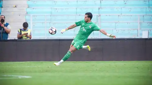 أيمن دحمان حارس مرمى الصفاقسي ومنتخب تونس