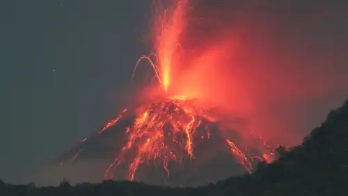 ثوران جديد لبركان "ليووتوبي لاكي-لاكي" في إندونيسيا