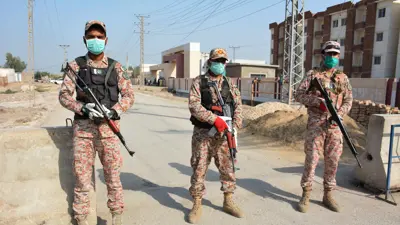 جنود باكستانيون قرب الحدود مع إيران