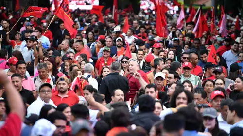 متظاهرون يحتجون على التزوير الانتخابي في الهندوراس